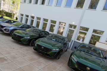 Dok radnici dočekuju praznike bez plata, uprava ŽRS kupila nova auta