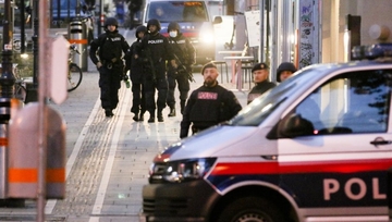 Policajci naoružani do zuba širom Beča: Izdato upozorenje – opasnost od napada na crkve (foto)