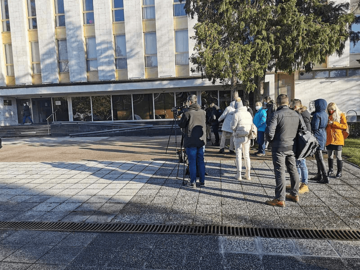 Smetnje na vezama: Novinari ne mogu da uđu u NSRS