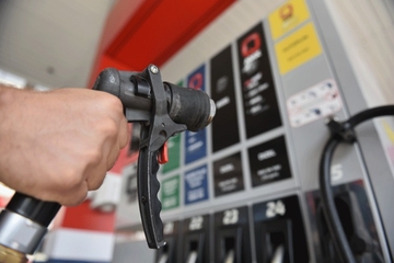 Gorivo na pumpama u Srpskoj skuplje za osam feninga