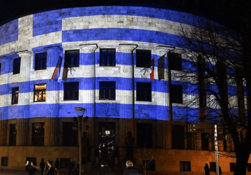 ČESTITKA DANA NEZAVISNOSTI Predsjednička Palata u Banjaluci u bojama grčke zastave