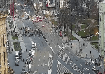 Ugostitelji ponovo blokirali centar Beograda: U znak protesta protiv mjera postavili stolice i stolove ispred Skupštine