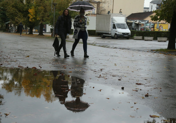 Obavezan kišobran i toplija odjeća: Danas oblačno sa kišom i znatno svježije