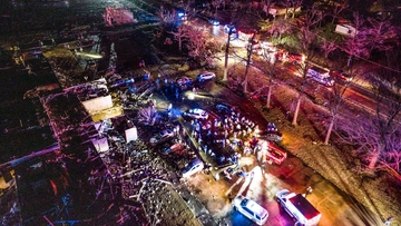 Dvije bebe spašene iz ruševina nakon tornada/VIDEO/: Baka ih stavila u kadu i tako ih spasila