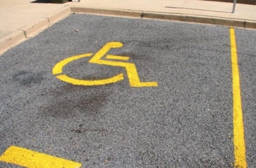 Ako parkirate na mjesto za osobe s invaliditetom dobićete kaznu od 200 KM