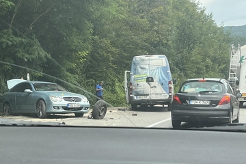 Sudar tri automobila i kombija u kanjonu Tijesno kod Banjaluke (FOTO)