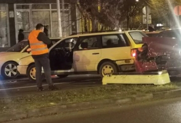 PIJANI VOZAČ NAPRAVIO KARAMBOL Nezgoda u Novom Sadu, ima povrijeđenih
