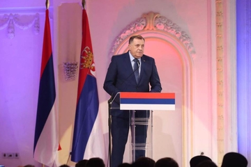 Dodik odlikovao Putina (FOTO)