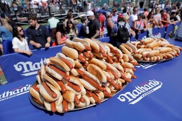 „Kralj hot dogova“ oborio svjetski rekord na takmičenju za Dan nezavisnosti SAD