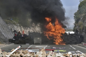 Pucnjava i eksplozija na barikadi na Belvedereu: Jake detonacije odzvanjaju Cetinjem