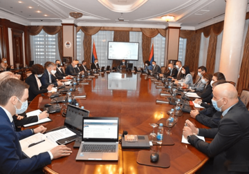 Štab donio NOVE MJERE: Dozvoljen broj ljudi na javnim skupovima povećan na 120, a na privatnim na 70