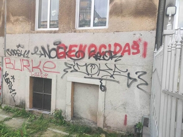 Grafit "genocidaši" u blizini Ambasade Srbije u Sarajevu