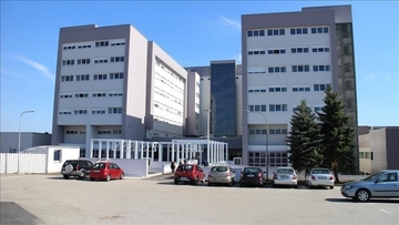 SAMOUBISTVO U UKC RS! Pacijent skočio kroz prozor