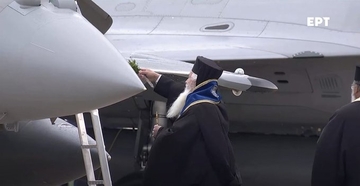 STIGLI PRVI RAFALI Odmah poprskani svetom vodicom