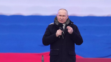 "Kada smo zajedno, niko nam ne može ništa": Putin dočekan ovacijama na stadionu i skandiranjem "Rusija, Rusija" /VIDEO/