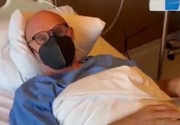 Mili se sa infuzijom u ruci i pod bolovima oglasio iz BOLNIČKE POSTELJE!