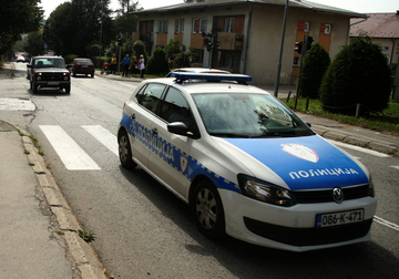Automobilom sletio s kolovoza: U teškoj nesreći u Omarskoj poginuo mladić 