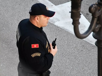 Napadi na policijske službenike, uhapšene dvije osobe