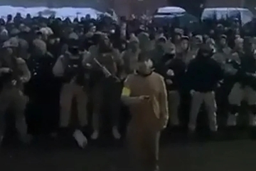 UKRAJINSKI VOJNICI SE POSTROJILI I POSLALI PORUKU KADIROVU/VIDEO/: "Naša zemlja je dovoljno velika da vas pokopamo" 