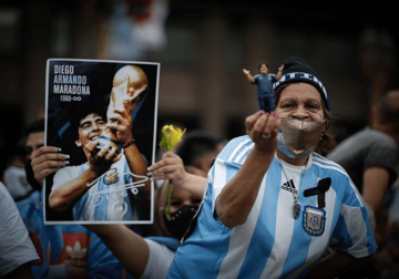 SUZE I MOLITVE Milioni Argentinaca žele da odaju počast Maradoni