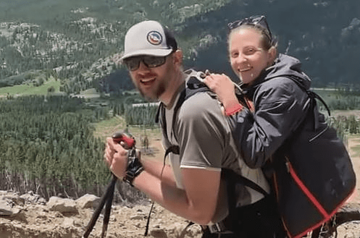 ON NJOJ DAJE NOGE, A ONA NJEMU OČI Par neobičnih planinara osvaja vrhove, zajedno pobjeđuju sve prepreke