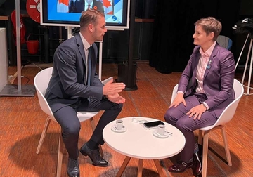 "Hvala što se zalažete za položaj Srpske uz poštovanje Dejtona“ Stanivuković u Parizu razgovarao sa Brnabićevom