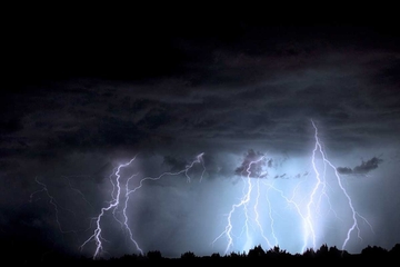 Na snazi narandžasti meteoalarm: Očekuju se jaki pljuskovi i oluja