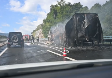 Vatra "progutala" kamion: Požar na auto-putu u Hrvatskoj, kolona duga 9 kilometara
