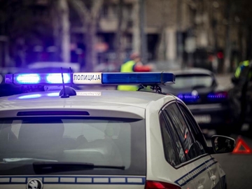 Užas u Srbiji: Sin izbo nožem roditelje, pa nasrnuo i na policiju