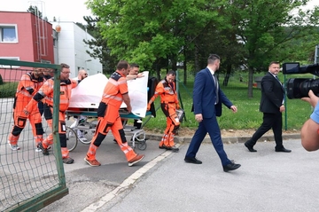 Premijer Slovačke Robert Fico nije u životnoj opasnosti (VIDEO)