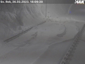 Snijeg napravio haos u Hrvatskoj, otvoren prihvatni centar za blokirane putnike 