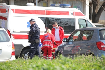 DRAMA!  Žena sa djetetom ispala iz tramvaja