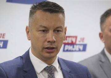 "KAKO VAS NIJE SRAMOTA" Nešić poručio vlasti da prekine odmore i omogući građanima vakcinaciju