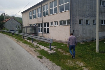 Škola u gatačkom selu nekad brojala 250 đaka, a danas dva