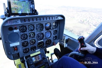 Helikopter gasi požar u okolini Trebinja