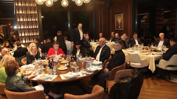 Dodik proslavio rođendan,evo i koji: Zapjevao "Srpkinja je mene majka rodila",svojoj majci /VIDEO/