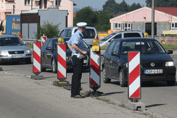 ZA KAZNE DUGUJE 38.000 MARAKA Policija oduzela auta od nesavjesnih vozača