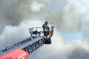 Na terenu vatrogasci i policija: U Brčkom gori fabrika za proizvodnju plastike