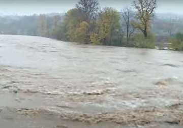 POTRAGA ZAVRŠENA ZA DANAS Radnici koji su upali u rijeku Bosnu još nisu pronađeni