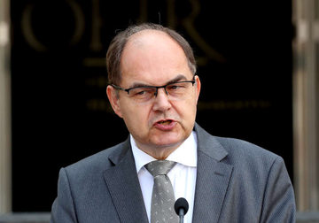 “Ne vidim opasnost od rata” Šmit tvrdi da su regionalni lideri ubijedili Dodika da odustane od povlačenja iz Oružanih snaga BiH