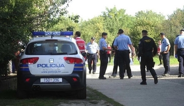 UŽASAN PRIZOR: U nesreći u Hrvatskoj poginulo troje Srba, automobil potpuno smrskan