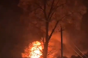 Masovni ukrajinski napad: Gore zgrade u Kursku (VIDEO)