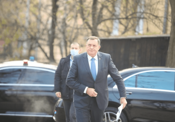 OD SINOĆ U BOLNICI Dodik ima OBOSTRANU UPALU PLUĆA, u toku pretrage