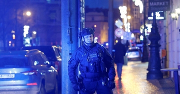 Nova pometnja u Pragu, muškarac prijavljen da nosi bombu