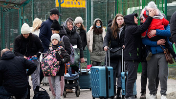 BRITANSKO GOSTOPRIMSTVO: Izbjeglicama iz Ukrajine  traže vize,sramotan broj onih koji su uspjeli ući!/VIDEO/