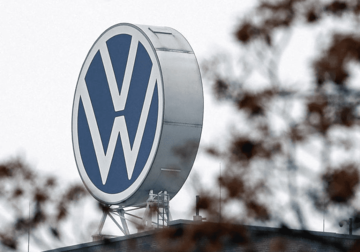 ZARAZA MEĐU RADNICIMA "Folskvagen" zatvorio fabriku zbog oboljelih od korona virusa