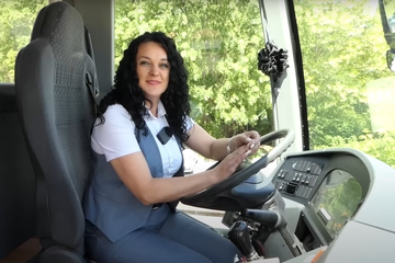 Edina je žena koja je ostvarila svoju najveću želju i sad vozi autobus svaki dan: Postala je inspiracija mnogima (VIDEO)
