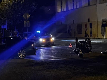 U sudaru teško povrijeđen maloljetnik na mopedu