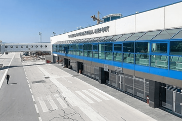 Na aerodrom Sarajevo stiglo još 5000 doza vakcina iz Srbije