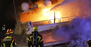 U Makarskoj izgorjela 35 metara duga jahta čiji je vlasnik iz BiH